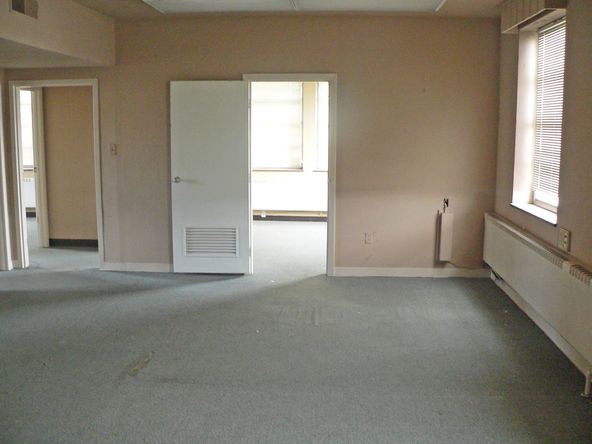 Two-Story Office Building: 111 S 4th St, Danville, KY 40422